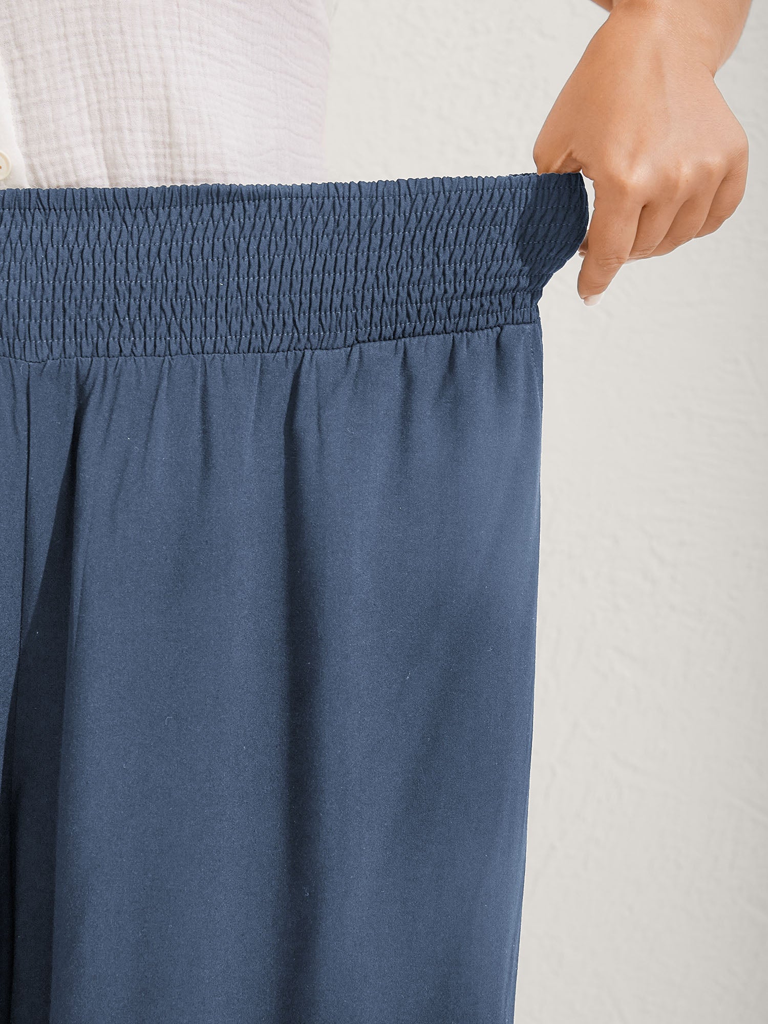 Ruffled Curvy Hem Wide-Leg Pants - Image 27