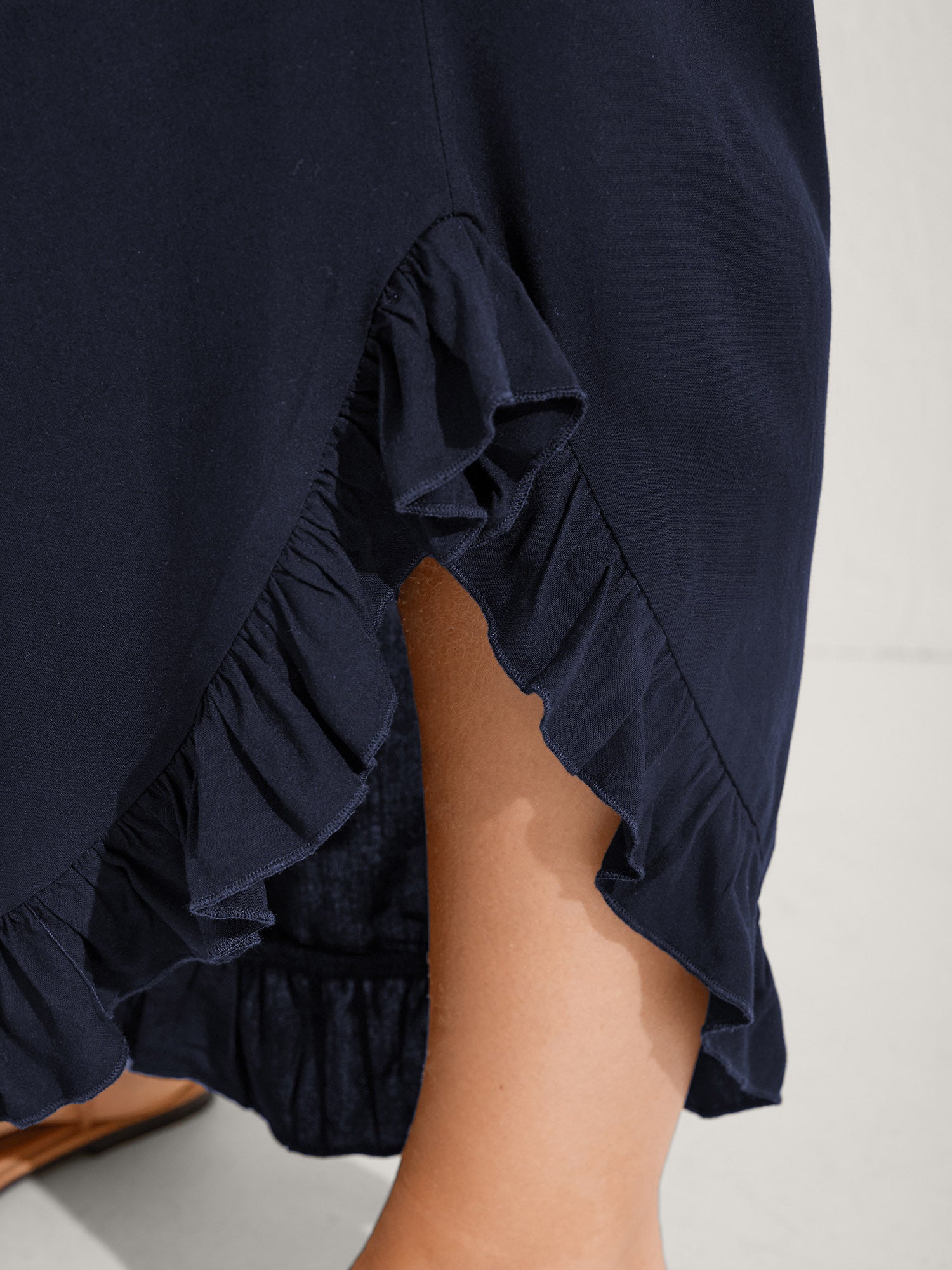 Ruffled Curvy Hem Wide-Leg Pants - Image 12